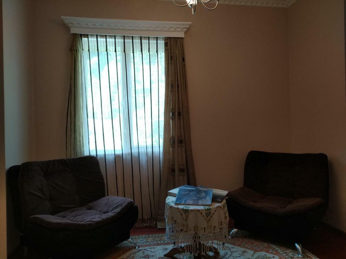 Raul Lushnu Darbaz Bed & Breakfast Местия Екстериор снимка