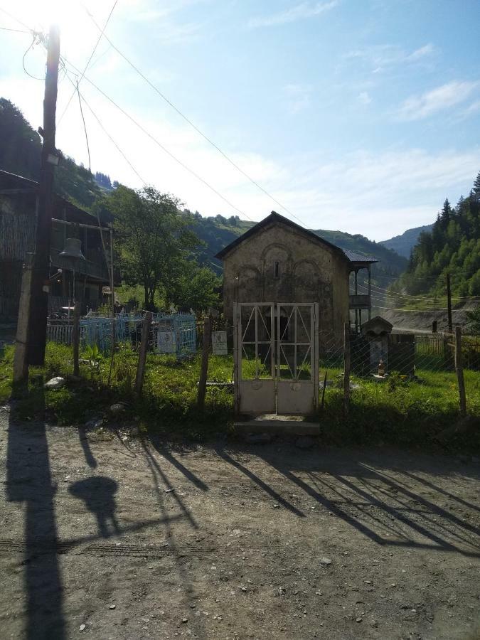 Raul Lushnu Darbaz Bed & Breakfast Местия Екстериор снимка